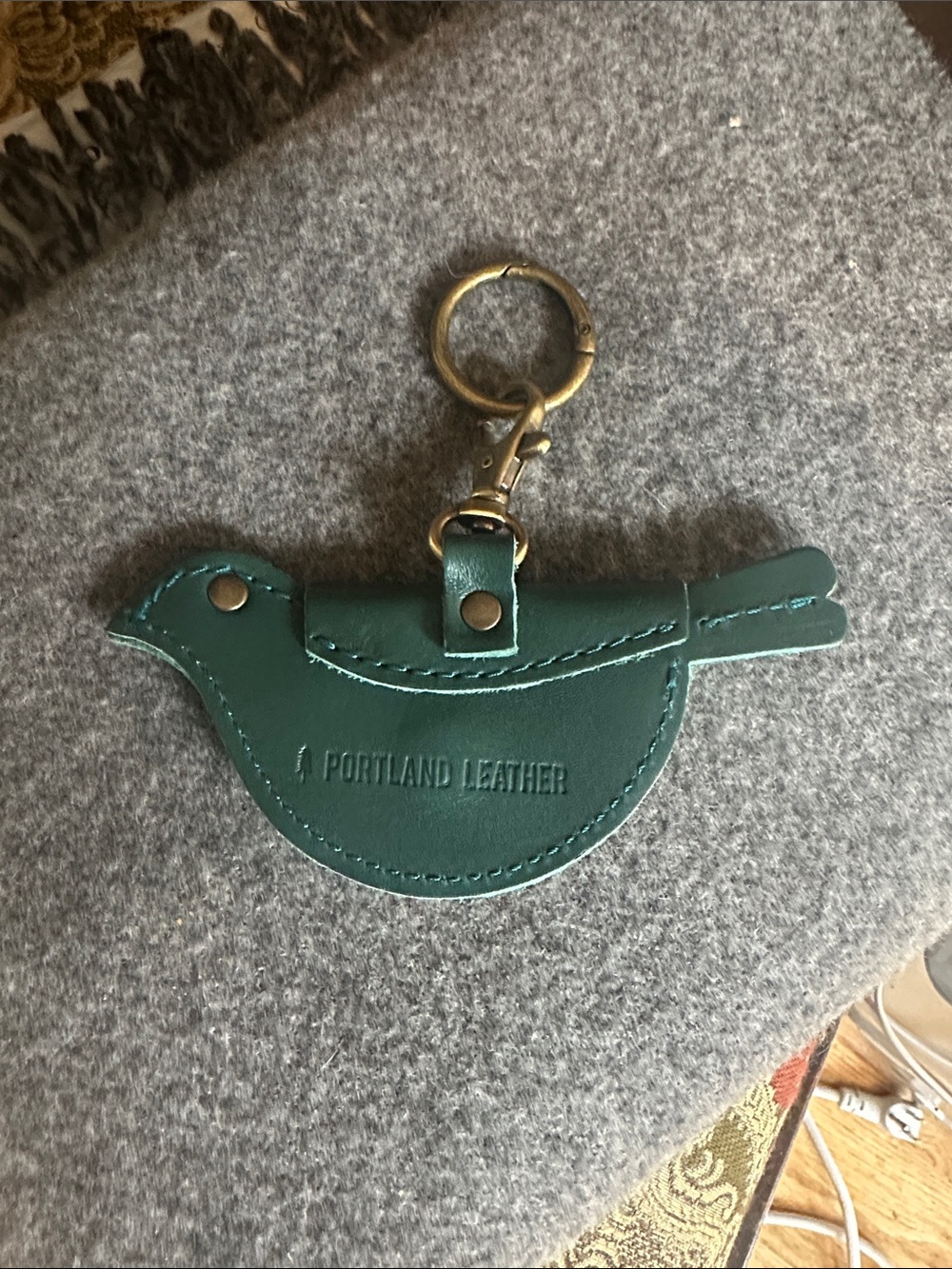 Portland leather bird charm - Picture 2 of 2